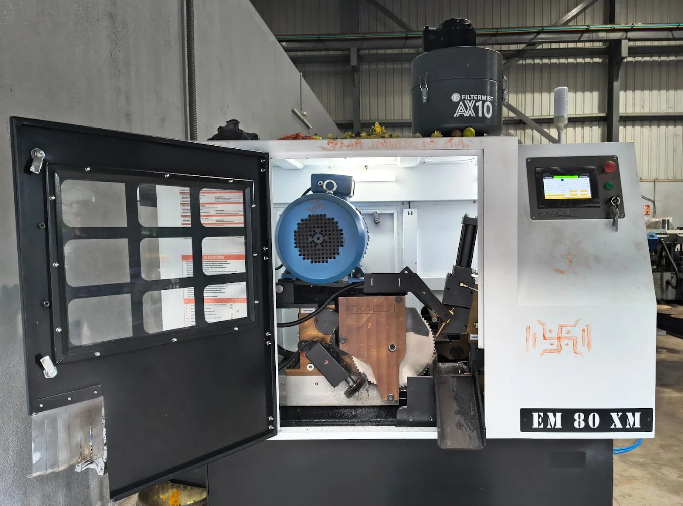EXACUT EM 80 XM precision cutting machine